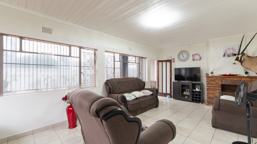 4 Bedroom Property for Sale in Peerless Park Western Cape
